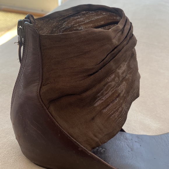 Delman, minimalist strap sandals, leather, ankle chiffon fabric, brown size 9 - Picture 13 of 14